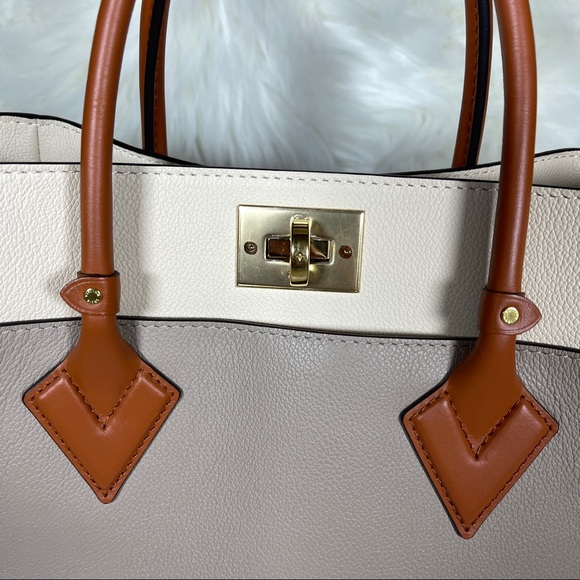 Louis Vuitton On My Side Satchel - Picture 7 of 16